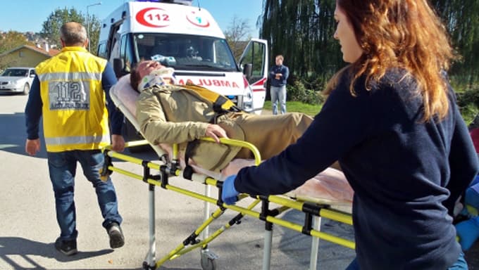 Otomobil ile midibüs çarpıştı: 2 yaralı