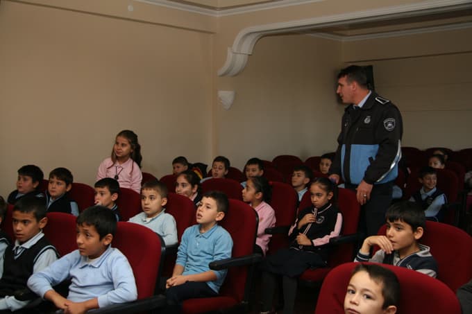 Belediye Zabıtaları, İlkokul'da eğitim verdi