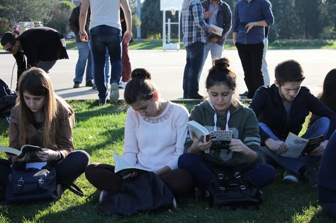 SAÜ'de kitap okuma etkinliği yapıldı
