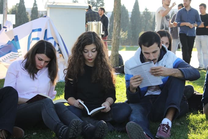 SAÜ'de kitap okuma etkinliği yapıldı