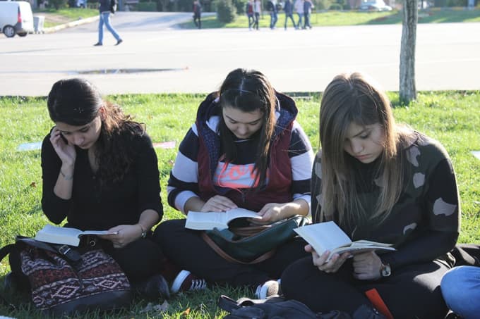 SAÜ'de kitap okuma etkinliği yapıldı