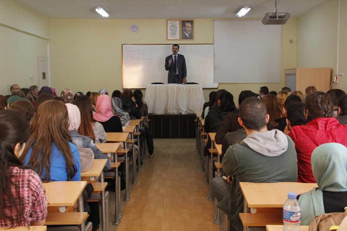 Günde beş saatimizi sosyal medyaya ayırıyoruz!