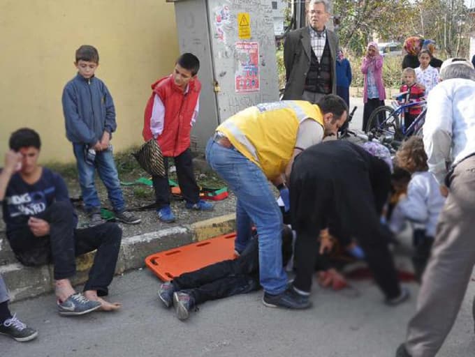 Küçük çocuk 'korku dolu gözlerle' olayı izledi