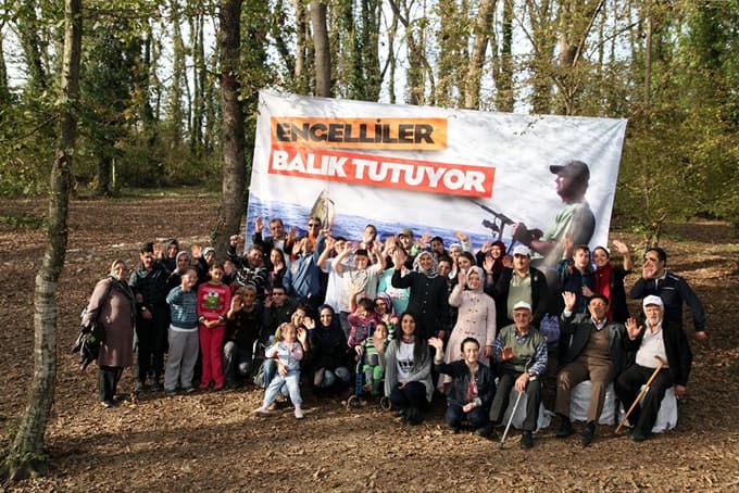 Bedensel engelliler, oltalarıyla balık tuttu 