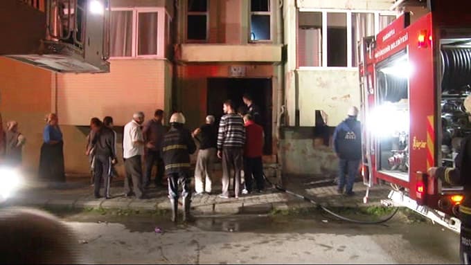Apartmanın ikinci katında yangın çıktı