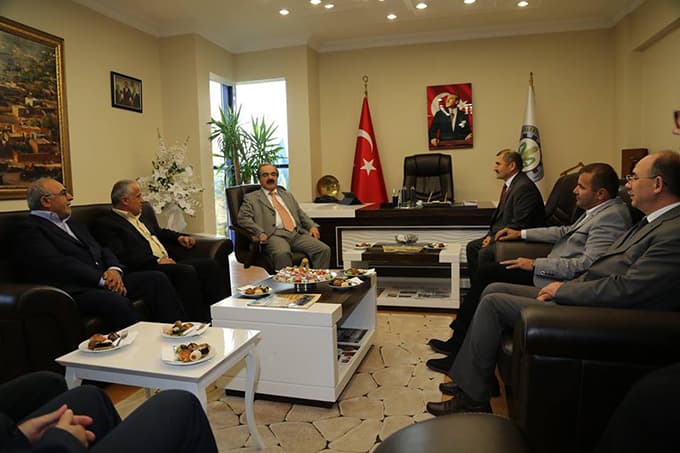 Vali Coş, Sakarya Ticaret Borsası'na ziyarette bulundu