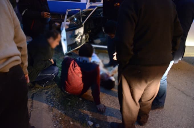 İşçi servisi ile otomobil çarpıştı: 10 yaralı
