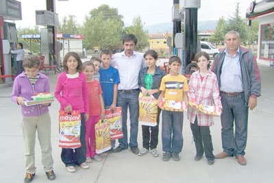 Pamukovalı İşadamından Öğrencilere Kırtasiye Yardımı