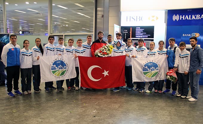 Dünya Şampiyonu coşkuyla karşılandı