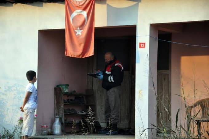 Tek başına yaşadığı evde ölü bulundu