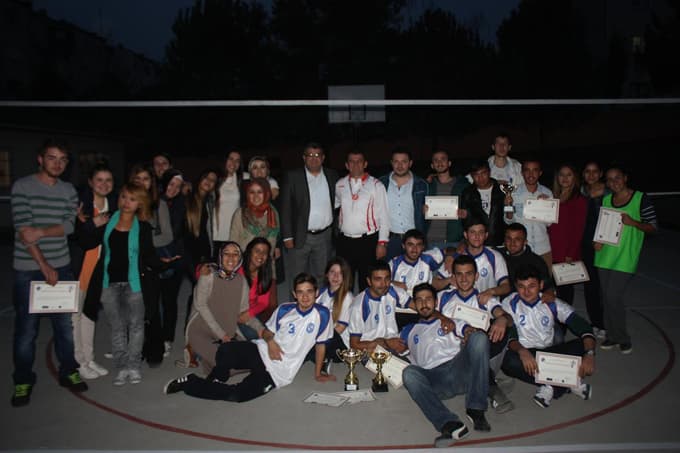Ferizli MYO'da Voleybol Turnuvası 