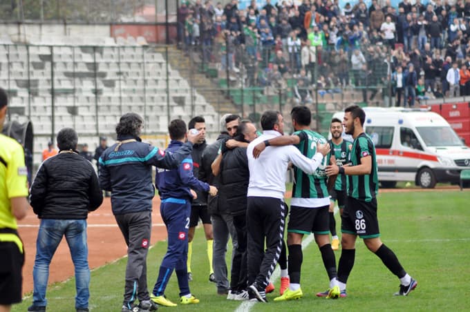 Sakaryaspor 3 puanı 3 golle aldı: 3-0