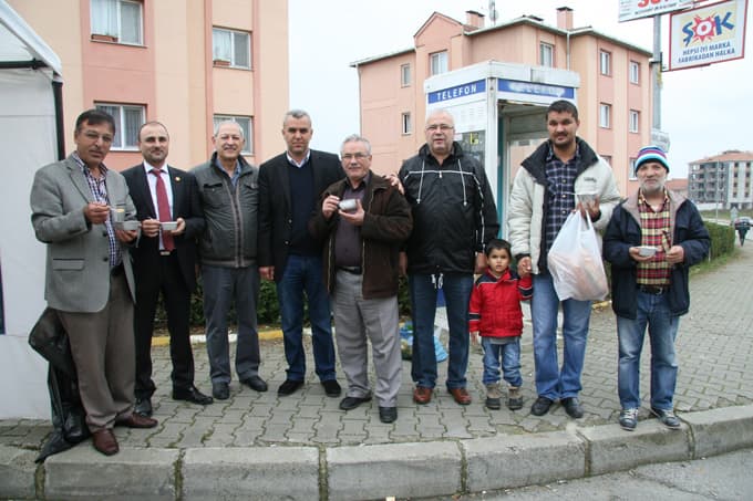 Korucuk'ta 3 bin kişilik aşure ikram edildi