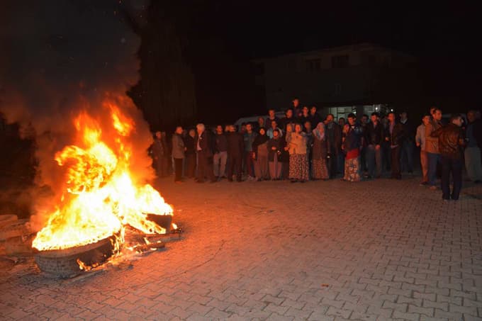Sakarya Kocaali'de köylüler trafo önünde nöbet tuttu
