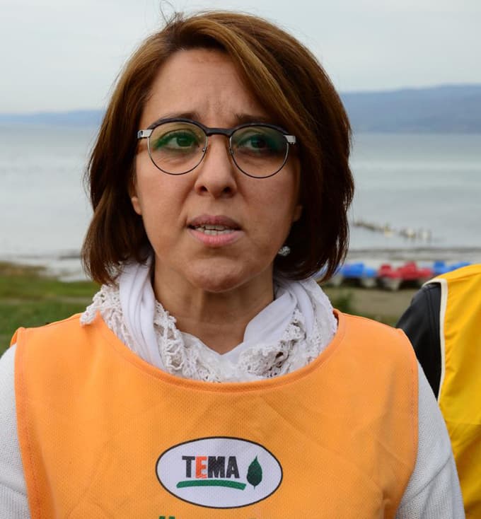Kuraklığa dikkat çekmek için "insan zinciri" oluşturdular