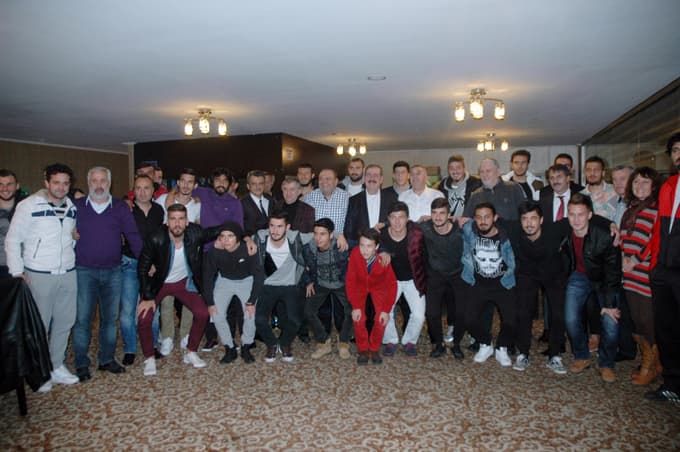 Sakaryasporlu futbolculara moral yemeği düzenlendi
