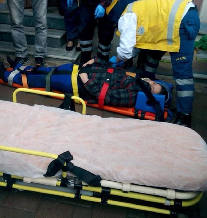 Kaynarca'da otomobilin çarptığı lise öğrencisi yaralandı 