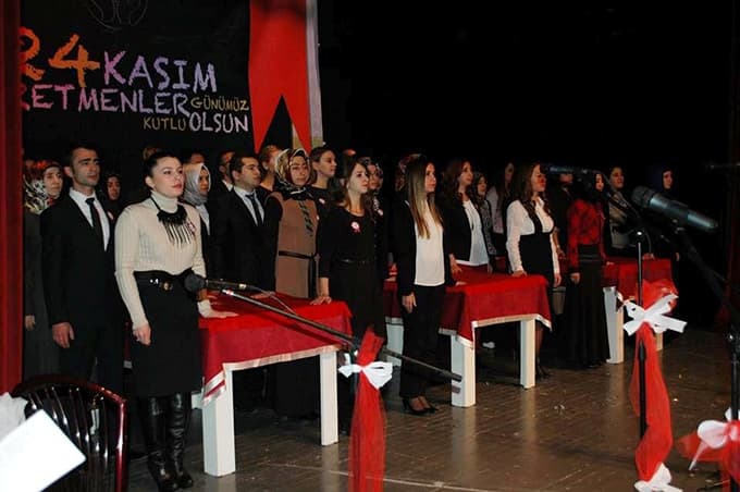 Vali Coş, Öğretmenler Günü etkinliğine katıldı