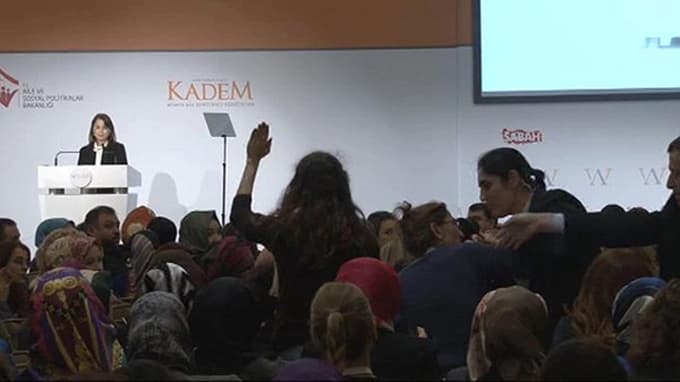 Bakan Ayşenur İslam'a 'soru sorma' gerginliği