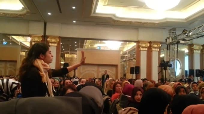 Bakan Ayşenur İslam'a 'soru sorma' gerginliği