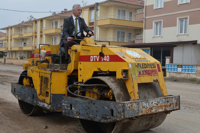 Kimi bisiklete biner kimi silindire...