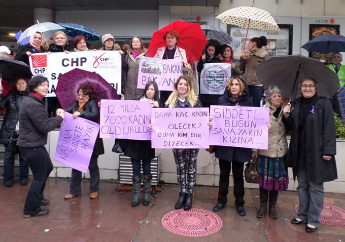Kadına şiddet Sakarya'da protesto edildi