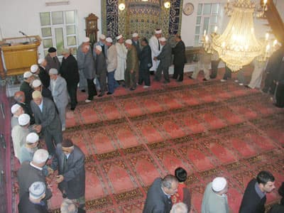 <p align="center"><strong><font face="arial,helvetica,sans-serif" size="2">Camide Bayramlaşma</font></strong></p>