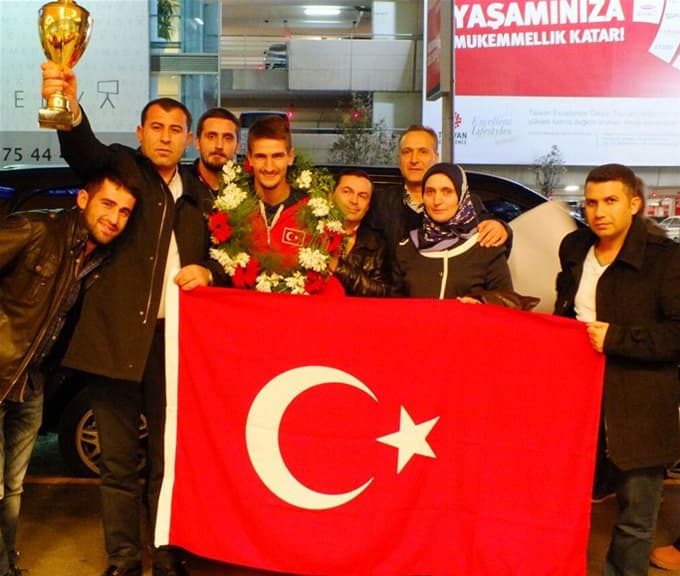 Ömer Faruk Avcı Avrupa Kickboks Şampiyonu oldu