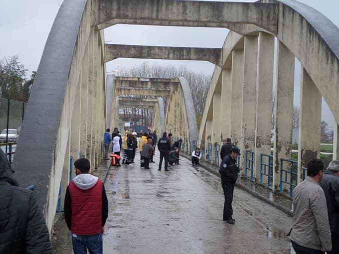 Eski Sakarya Köprüsü'nde intihar girişimi