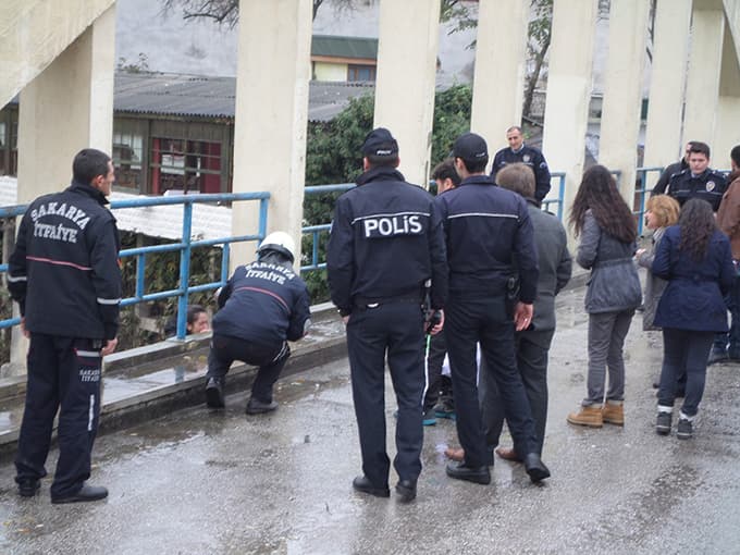 Eski Sakarya Köprüsü'nde intihar girişimi