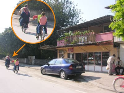<p align="center"><font size="2"><font face="arial,helvetica,sans-serif"><strong>Kısıtlı İmkanlarla Ailecek Bayram Gezisi ama Herşeye Rağmen</strong> </font></font></p>