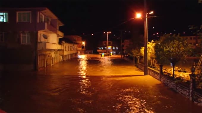 Karasu Darıcayırı Mahallesi sular altında kaldı