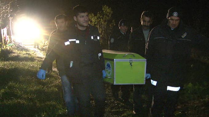17 yaşındaki genç, annesini boğazından bıçakladı