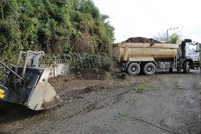 Sapanca Belediyesi yol genişletme çalışmaları devam ediyor
