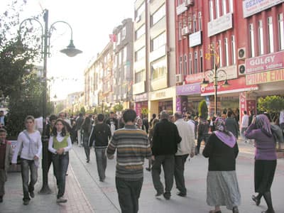 <p align="center"><strong><font face="arial,helvetica,sans-serif" size="2">Kalabalık &Ccedil;arşı</font></strong></p>