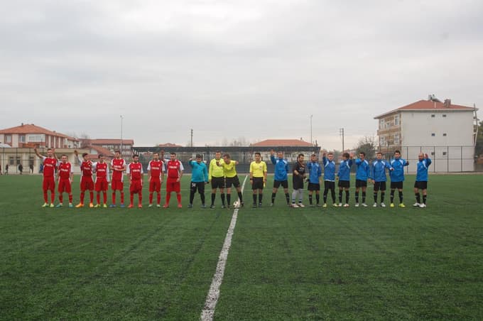 Amatör futbolculardan centilmenlik örneği 