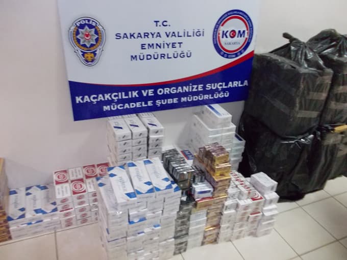 Polis uyuşturucu madde ile kaçak sigara ele geçirdi
