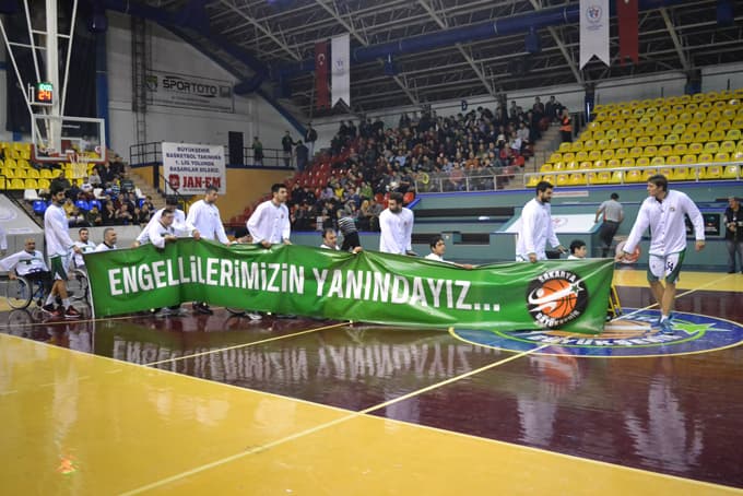 Sakarya B.B. Basketbol takımından örnek davranış