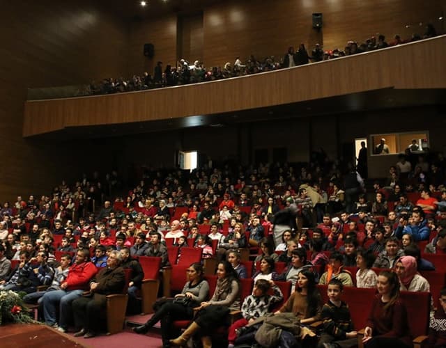 Engelli Öğrenciler Tiyatro Gösterisinde Buluştu