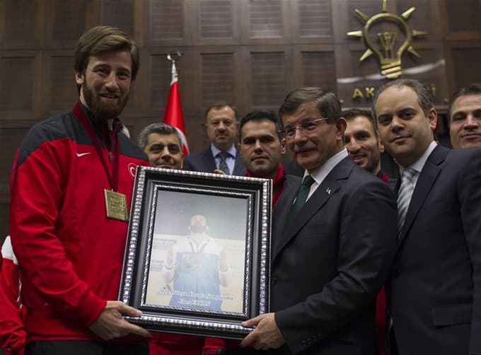 Milli sporcumuz Enes Erkan Başbakan'ı ziyaret etti