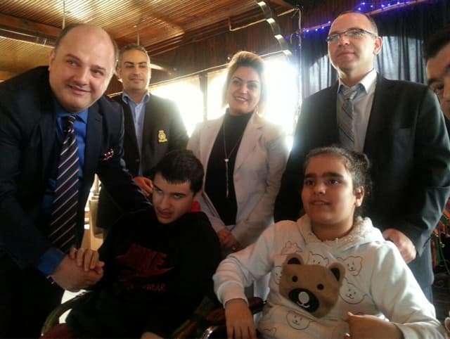 Engellilerden Saraç'a Plaket