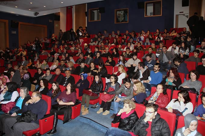 'Kurban' tiyatro oyunu AKM'de sergilendi