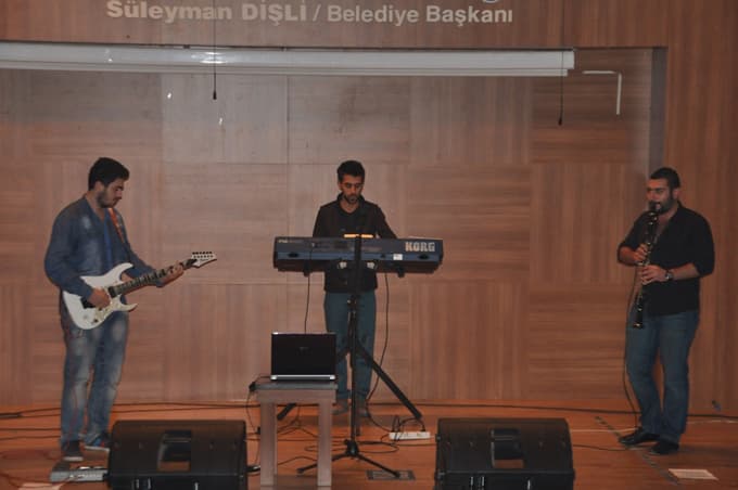 Engelliler gününde müziğe doydular
