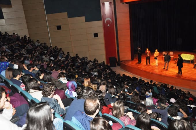 SKM'de 'Evlenme' adlı oyun sergilendi
