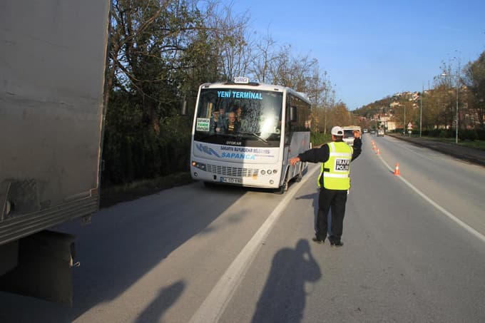 Sapanca'da kar lastiği denetimi yapıldı