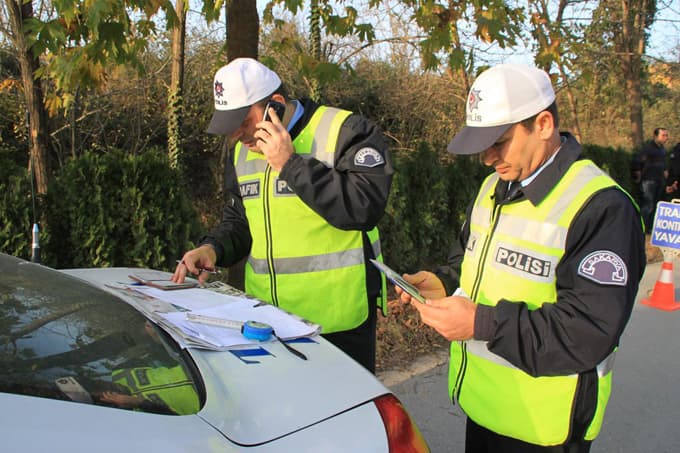 Sapanca'da kar lastiği denetimi yapıldı