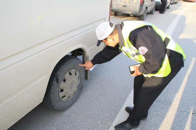 Sapanca'da kar lastiği denetimi yapıldı
