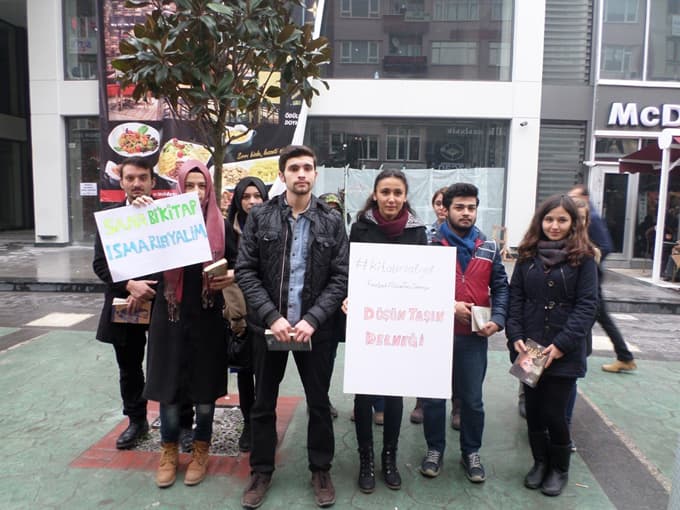 Çark Caddesi'nde kitap okudular