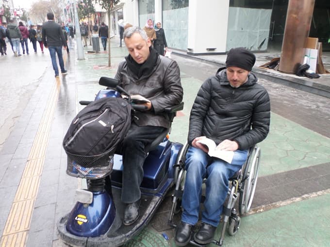 Çark Caddesi'nde kitap okudular
