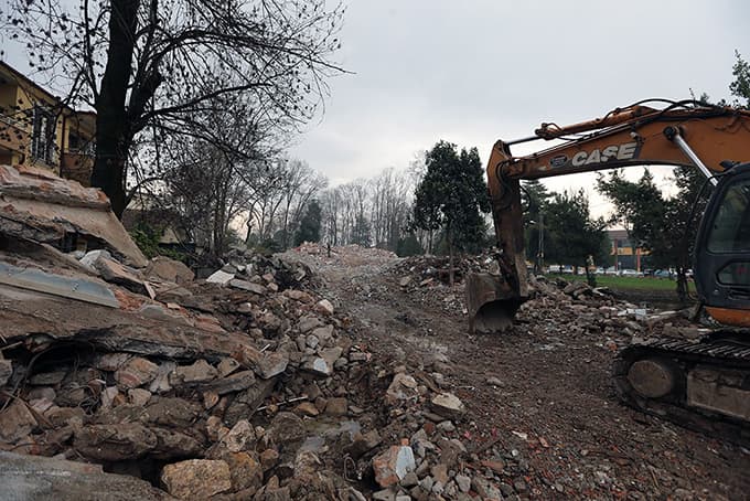 Binalar yıkıldı, yeşil alanlar genişletiliyor
